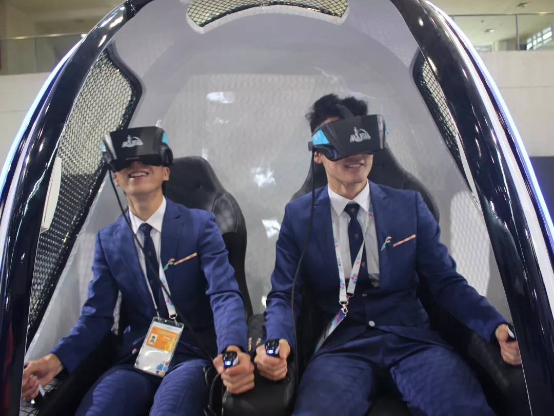 VR模拟太空环境 你的航天梦该实现了 (1).jpg
